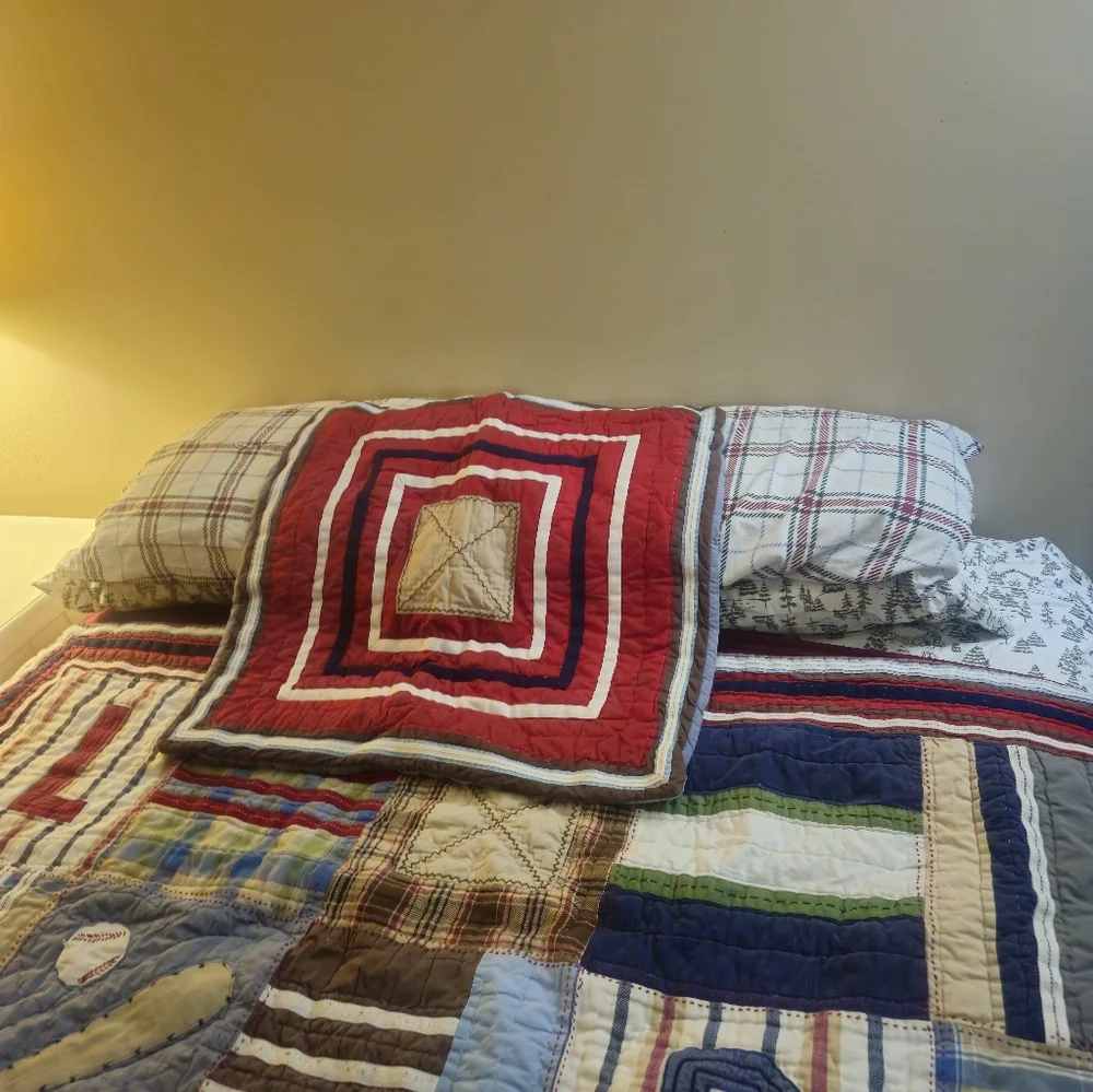 Pottery Barn Kids TWIN Junior Varsity Sports Quilted Comforter/ 1 Euro Sham Set